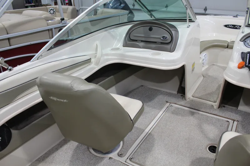 Slide: The Image of Sea Ray 185 Sport 2005 - 10