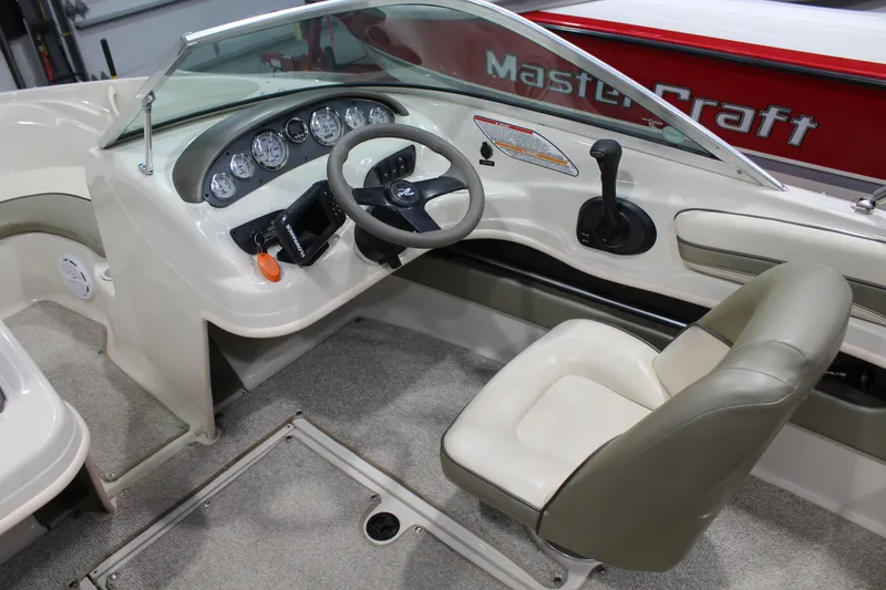 Slide: The Image of Sea Ray 185 Sport 2005 - 11