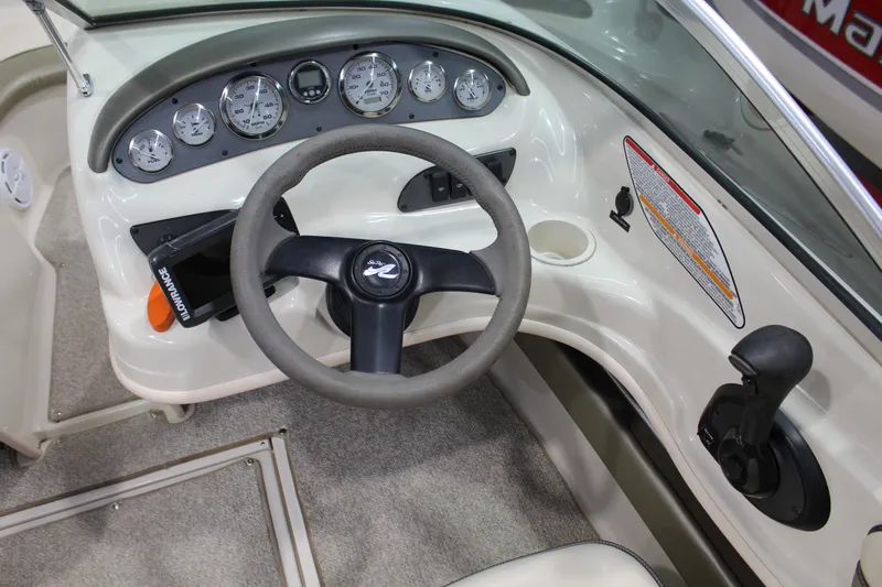 Slide: The Image of Sea Ray 185 Sport 2005 - 12