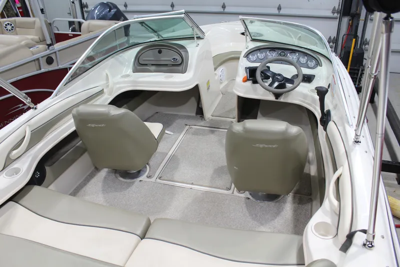 Slide: The Image of Sea Ray 185 Sport 2005 - 9