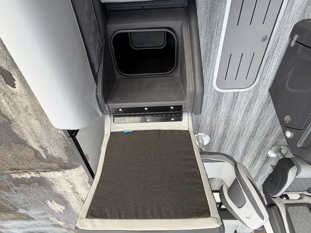 Slide: The Image of Bennington S Swingback 23 SSB-D 2026 - 12