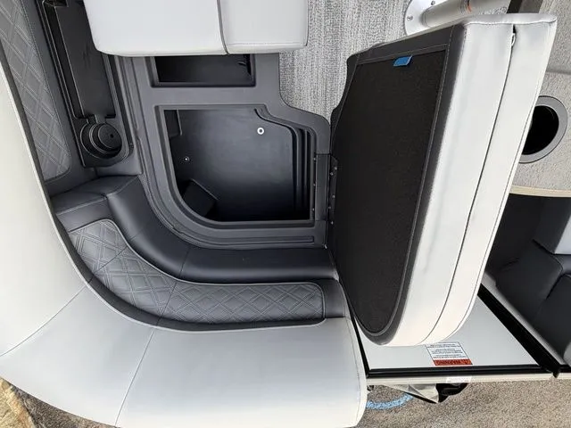 Slide: The Image of Bennington S Swingback 23 SSB-D 2026 - 16