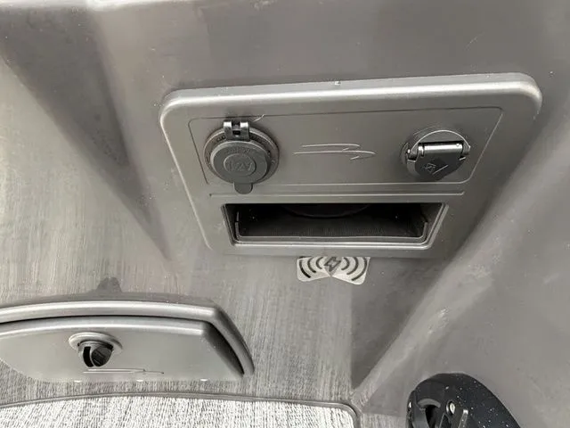 Slide: The Image of Bennington S Swingback 23 SSB-D 2026 - 20