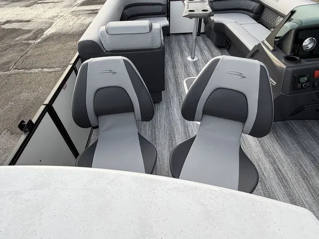 Slide: The Image of Bennington S Swingback 23 SSB-D 2026 - 26