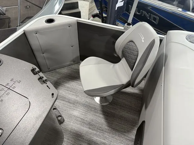 Slide: The Image of Bennington 22SF TriToon Pontoon 2026 - 10