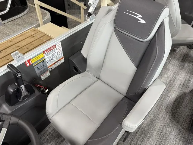 Slide: The Image of Bennington 22SF TriToon Pontoon 2026 - 16