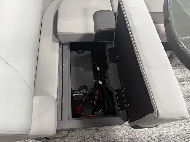 Slide: The Image of Bennington 22SF TriToon Pontoon 2026 - 18