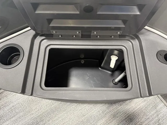 Slide: The Image of Bennington 22SF TriToon Pontoon 2026 - 24