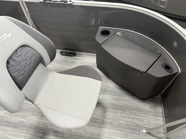 Slide: The Image of Bennington 22SF TriToon Pontoon 2026 - 25