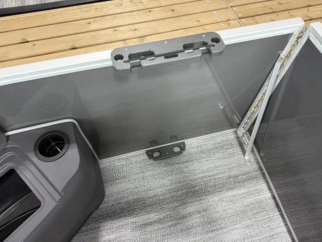 Slide: The Image of Bennington 22SF TriToon Pontoon 2026 - 26