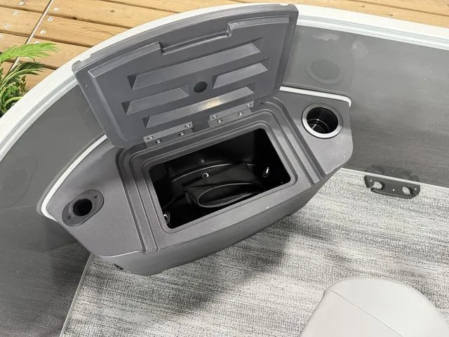 Slide: The Image of Bennington 22SF TriToon Pontoon 2026 - 27