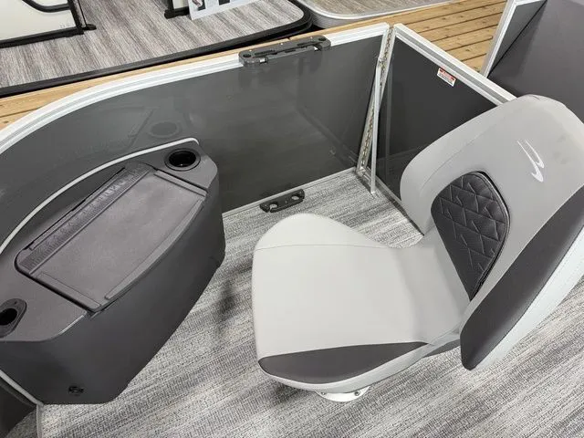 Slide: The Image of Bennington 22SF TriToon Pontoon 2026 - 28