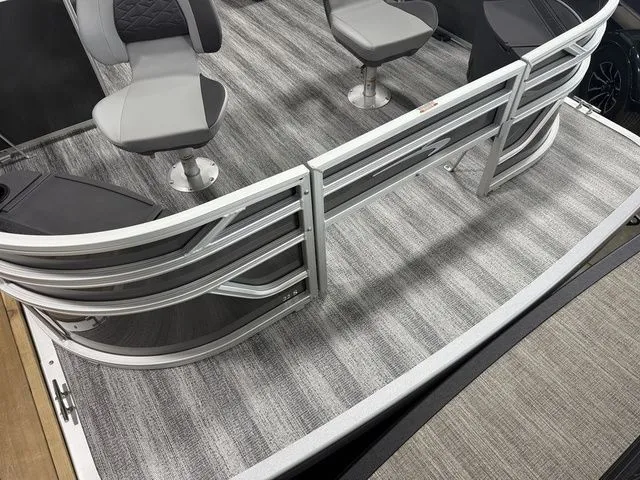 Slide: The Image of Bennington 22SF TriToon Pontoon 2026 - 30