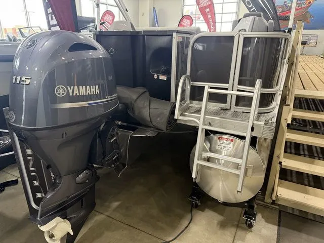 Slide: The Image of Bennington 22SF TriToon Pontoon 2026 - 32