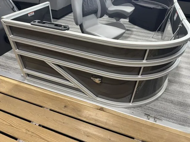Slide: The Image of Bennington 22SF TriToon Pontoon 2026 - 34
