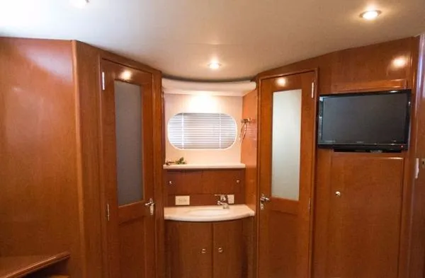 Slide: The Image of Silverton 43 Motor Yacht 2004 - 10