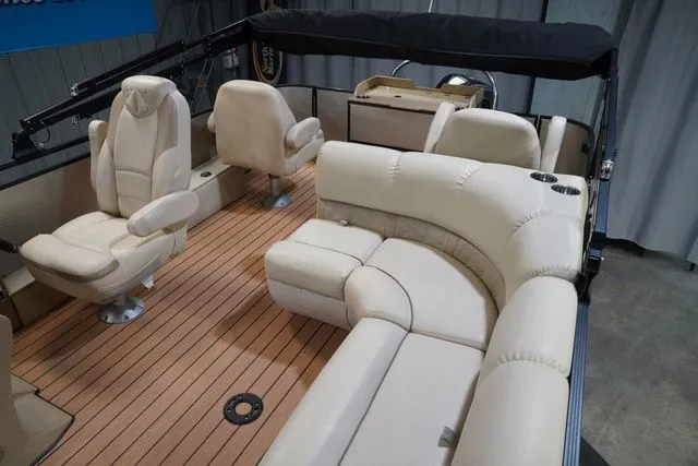 Slide: The Image of Lund LX220 Fish and Cruise 2019 - 16