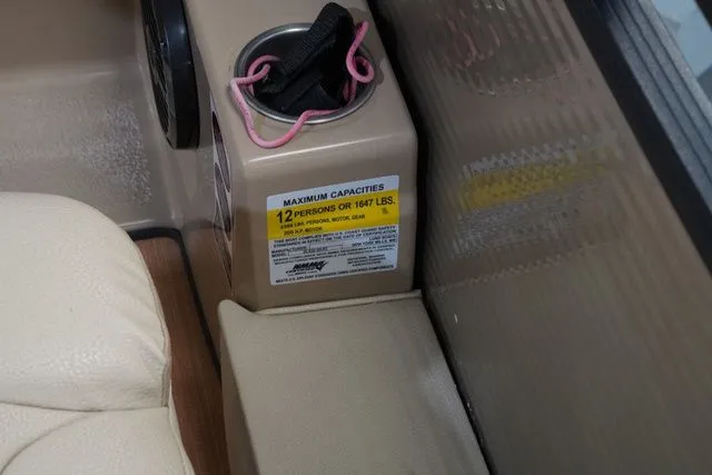 Slide: The Image of Lund LX220 Fish and Cruise 2019 - 17