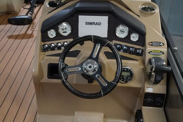 Slide: The Image of Lund LX220 Fish and Cruise 2019 - 18