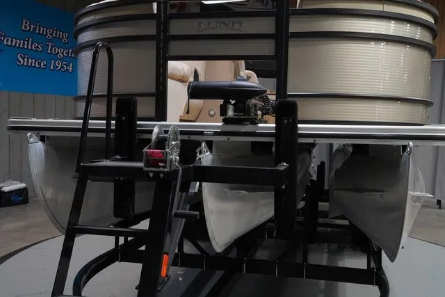 Slide: The Image of Lund LX220 Fish and Cruise 2019 - 3