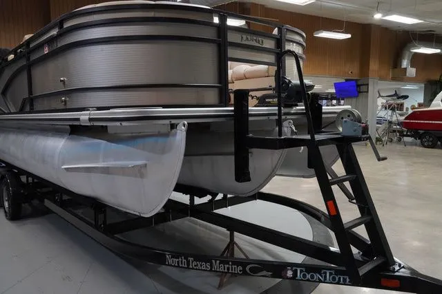 Slide: The Image of Lund LX220 Fish and Cruise 2019 - 5