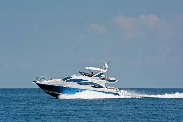 Slide: The Image of Azimut Flybridge 2016 - 10