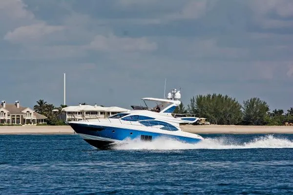 Slide: The Image of Azimut Flybridge 2016 - 11