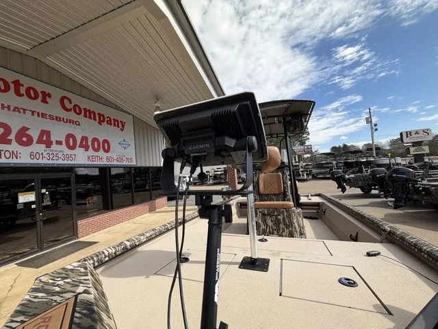 Slide: The Image of Avid 20 Rogue 2024 - 17