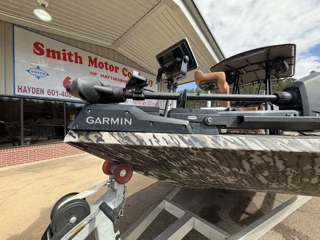 Slide: The Image of Avid 20 Rogue 2024 - 18