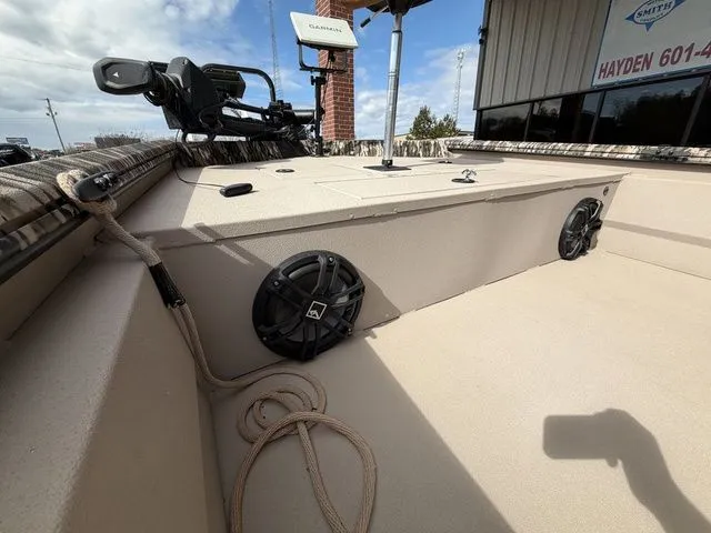 Slide: The Image of Avid 20 Rogue 2024 - 22