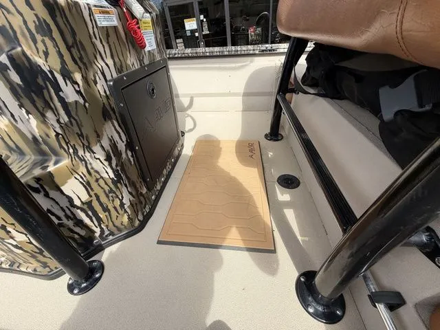 Slide: The Image of Avid 20 Rogue 2024 - 9