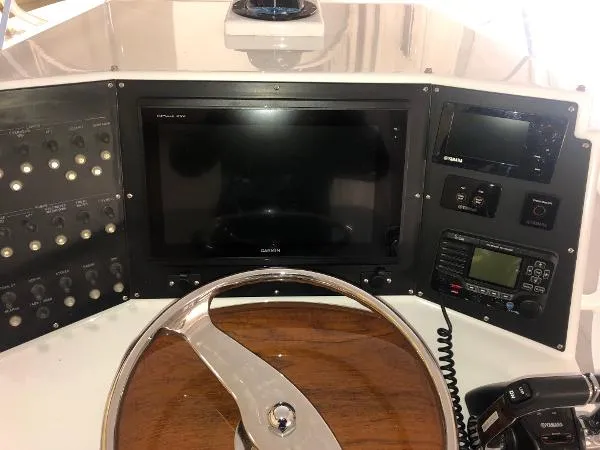 Slide: The Image of Rybo Runner 30 Center Console 2018 - 10