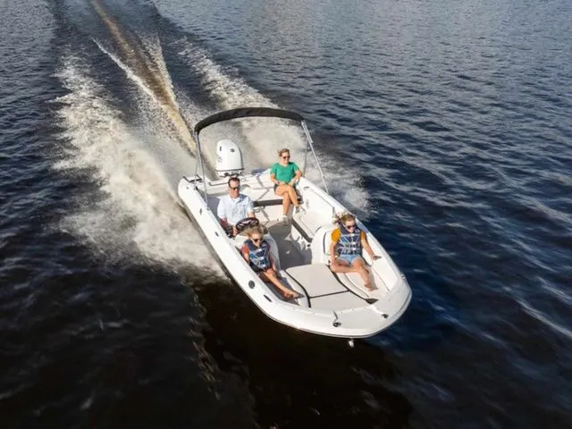 Slide: The Image of Stingray 182 SC 2026 - 12