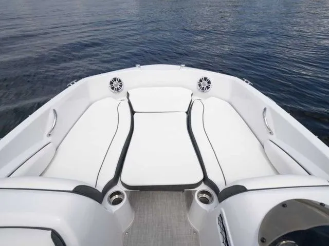 Slide: The Image of Stingray 182 SC 2026 - 15