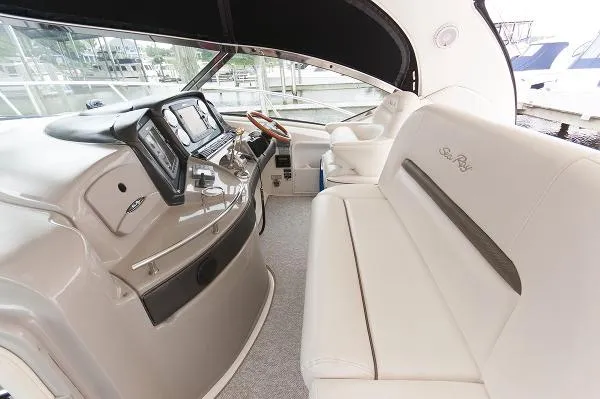 Slide: The Image of Sea Ray 44 Sundancer 2006 - 2