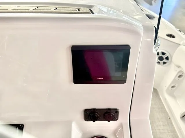 Slide: The Image of Stingray 206 CC 2025 - 10