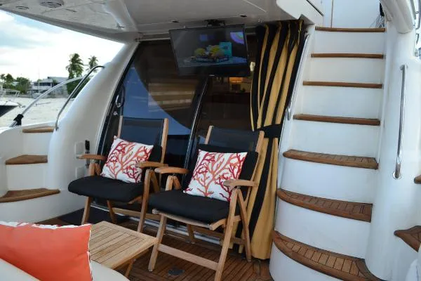 Slide: The Image of Sealine T52 2005 - 10