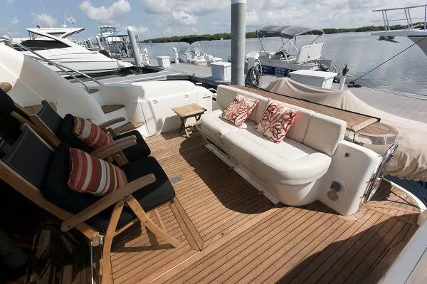Slide: The Image of Sealine T52 2005 - 7