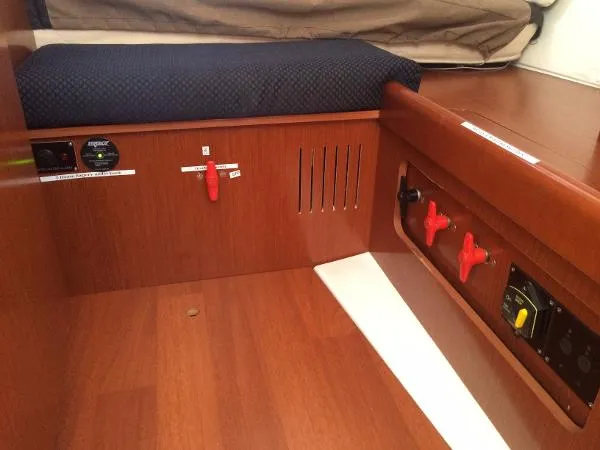 Slide: The Image of Beneteau Oceanis 37 2012 - 10