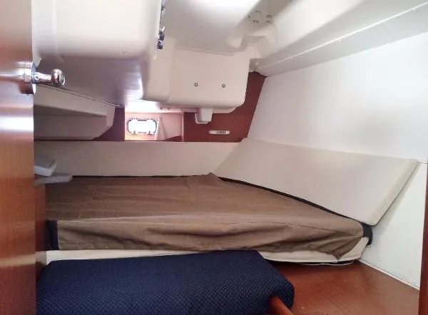 Slide: The Image of Beneteau Oceanis 37 2012 - 11