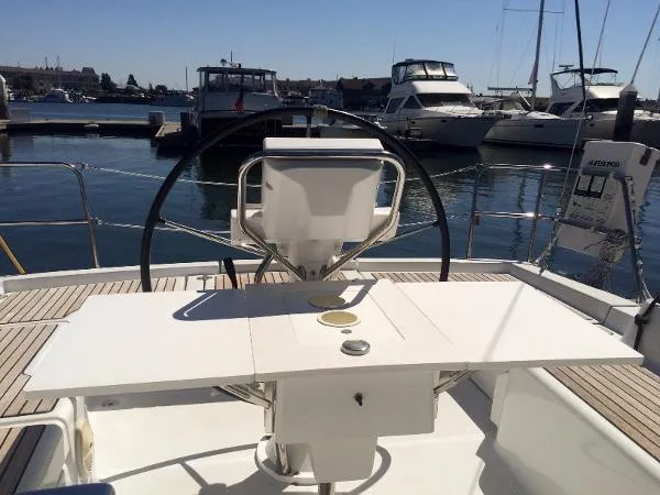 Slide: The Image of Beneteau Oceanis 37 2012 - 9