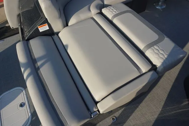 Slide: The Image of Crest Continental 260 SLS 2026 - 13