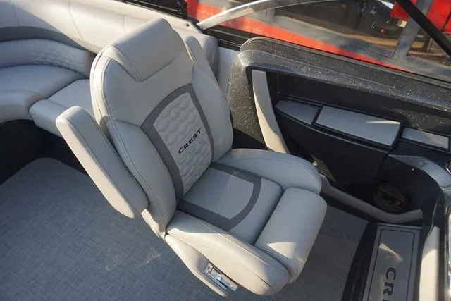 Slide: The Image of Crest Continental 260 SLS 2026 - 20