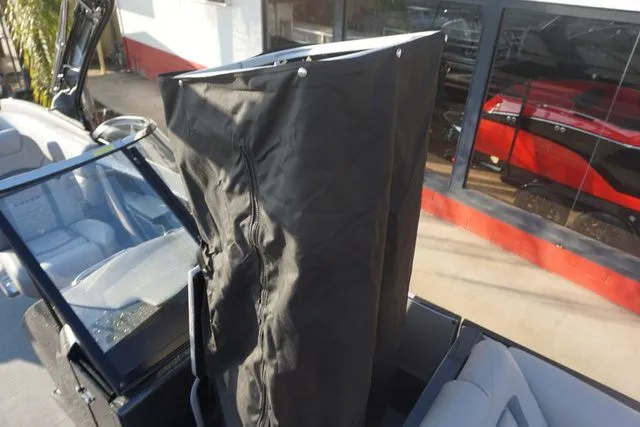 Slide: The Image of Crest Continental 260 SLS 2026 - 26