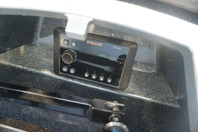 Slide: The Image of Crest Continental 260 SLS 2026 - 34