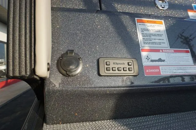 Slide: The Image of Crest Continental 260 SLS 2026 - 38