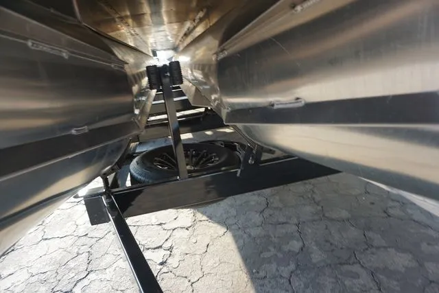 Slide: The Image of Crest Continental 260 SLS 2026 - 41