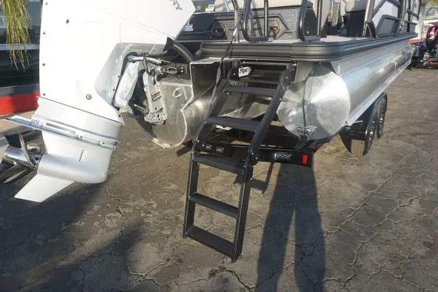 Slide: The Image of Crest Continental 260 SLS 2026 - 6