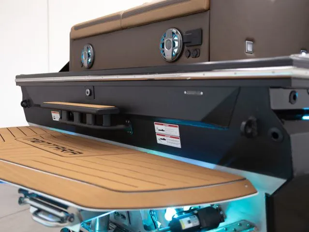 Slide: The Image of Montara 25' SURF BOSS EVO 2026 - 11