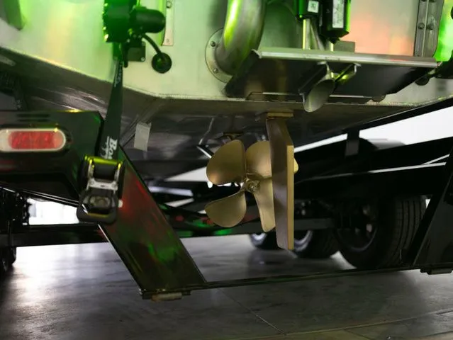 Slide: The Image of Montara 25' SURF BOSS EVO 2026 - 12